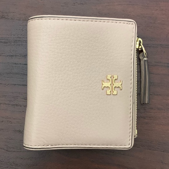 Tory Burch Handbags - Tory Burch Mini Wallet Tory Burch Handbags - Tory Burch Mini Wallet